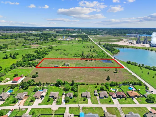 11242 Longstreet Rd, Willis, TX 77318