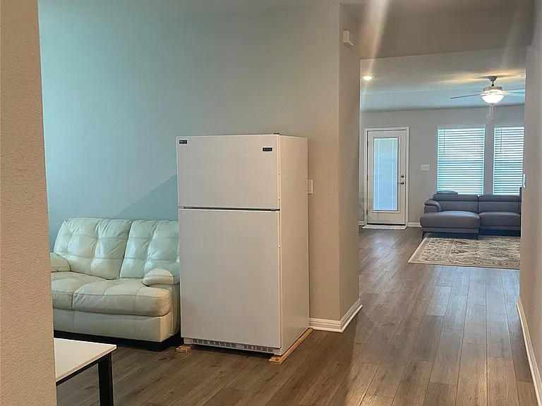 104 Greenspire Downs Dr — Photo 7