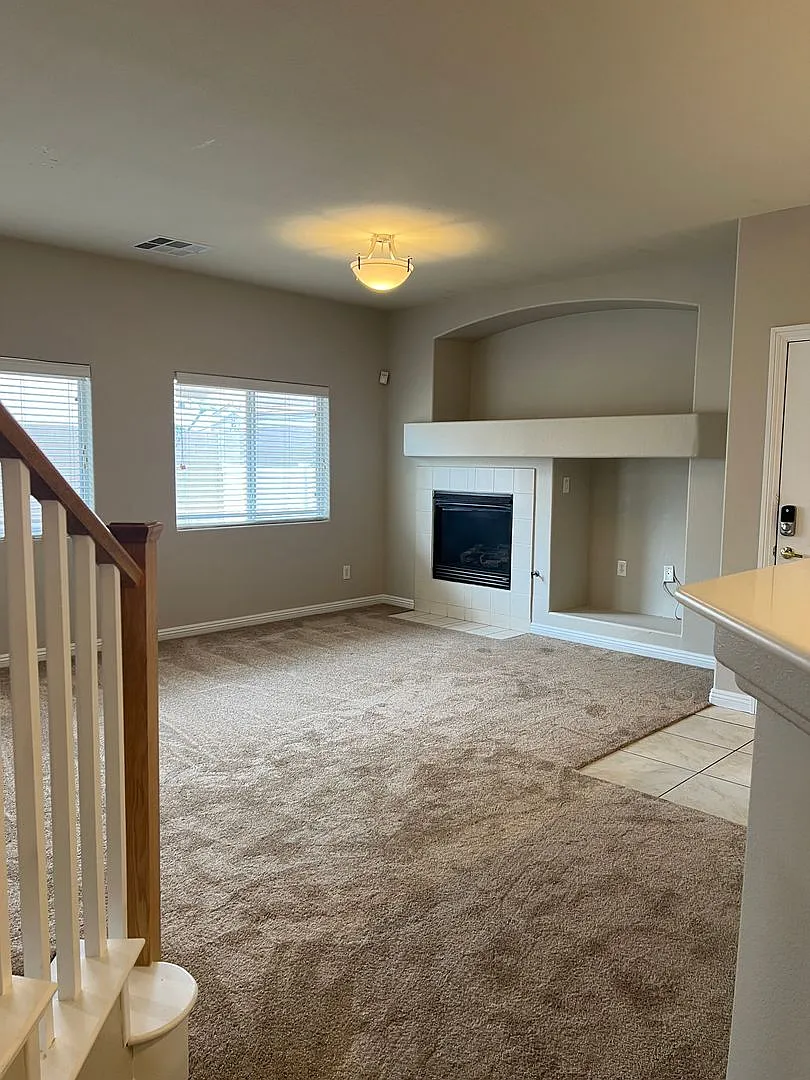 Two Story 3 Bedroom Townhouse — Photo 3