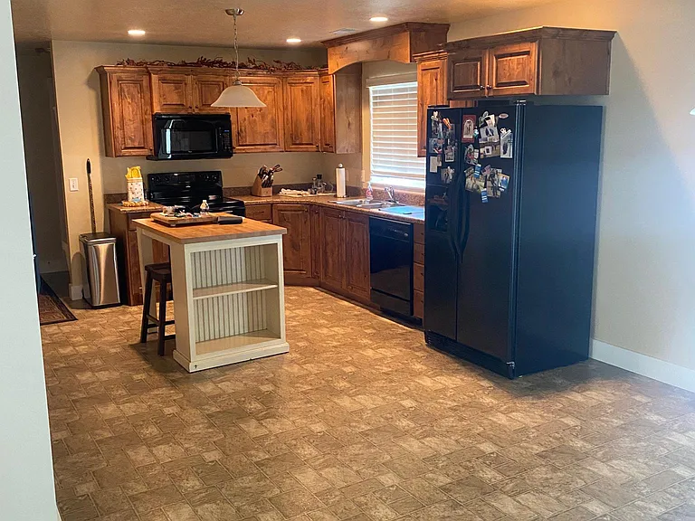 525 W 980 N — Photo 3