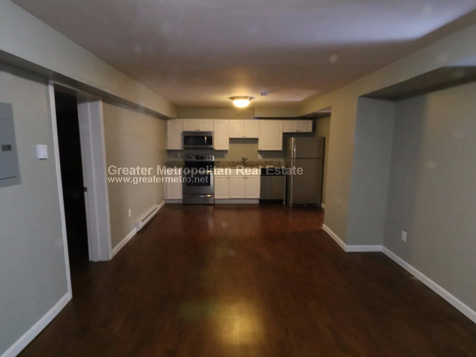 3 bed, 1000 sqft, $4,200 — Photo 2