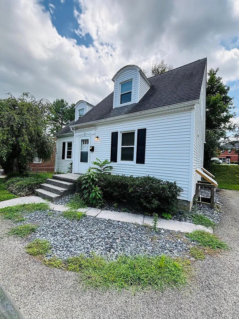 3 Bedroom 3 Bath House — Photo 2