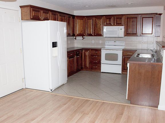 5th image of 715 E Oak St