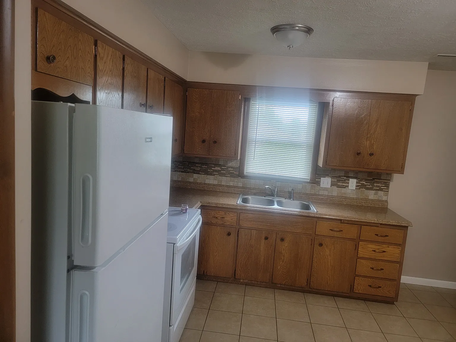 4144 N 60th Ave — Photo 3