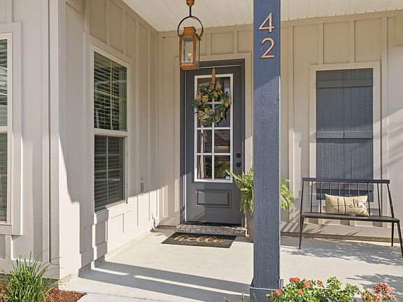 3rd image of 42 Flora Ln