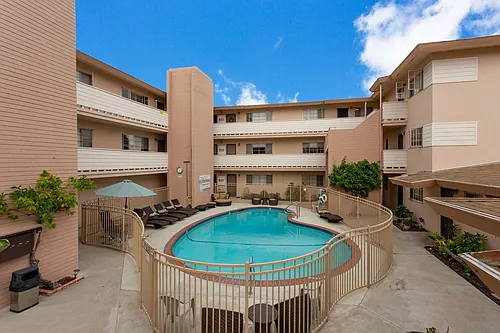Emerald Manor Apartments Photo 1