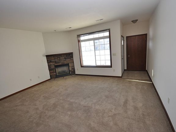 5th image of W197N17104 Stonewall Dr