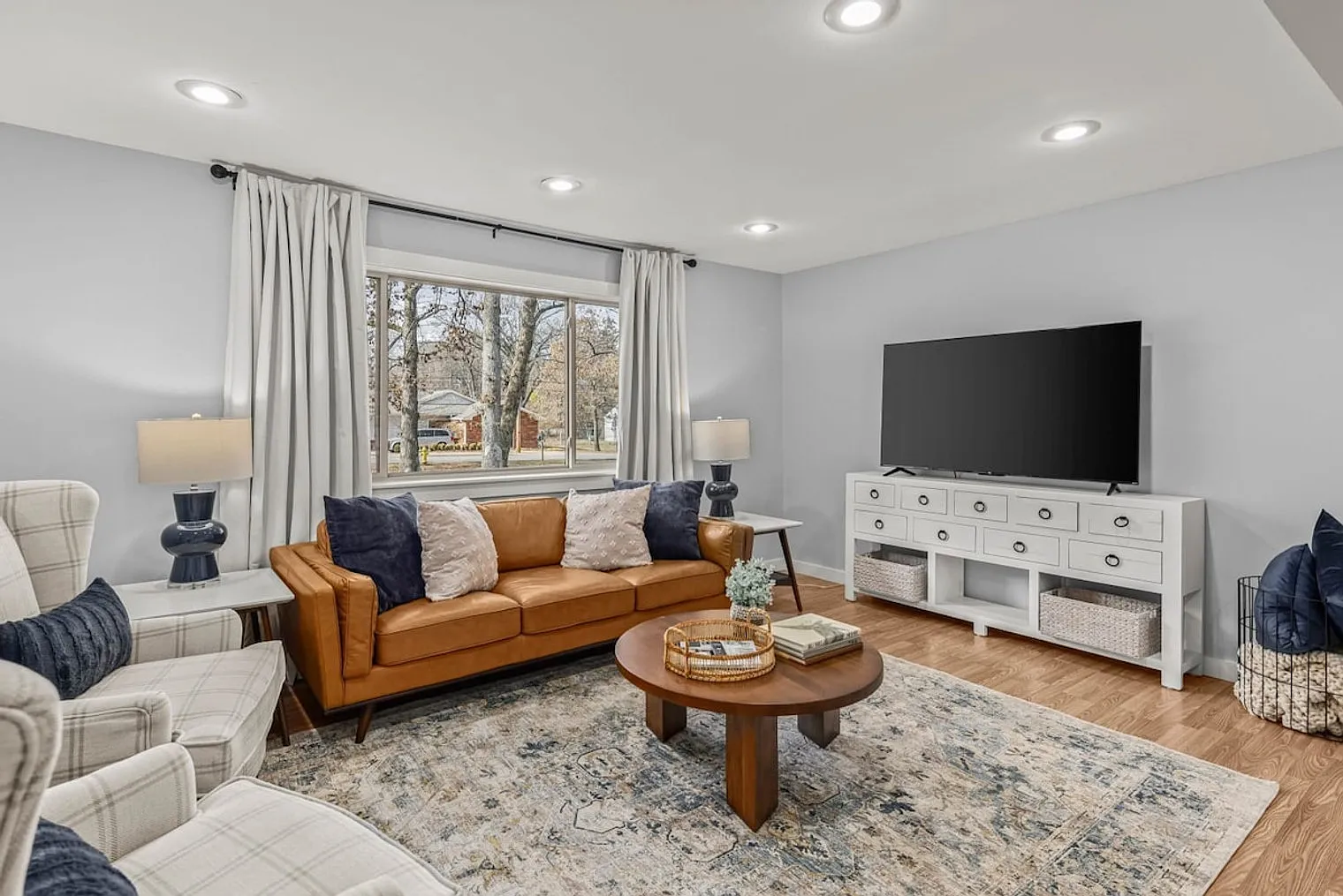 3 bed, 2.0 bath, 1969 sqft, $4,066 — Photo 1