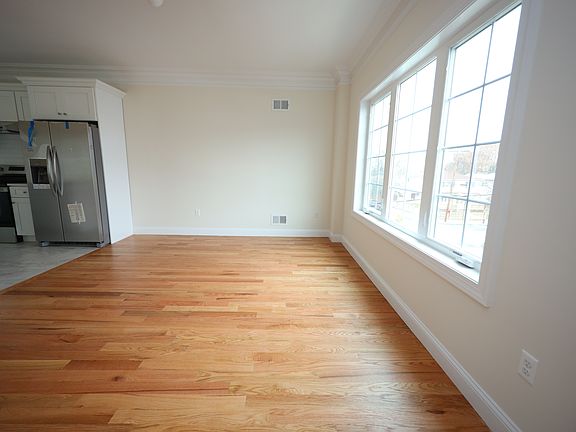 4th image of 110 Lovelace Ave #1