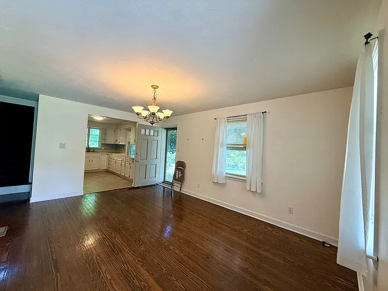119 E Church St — Photo 3