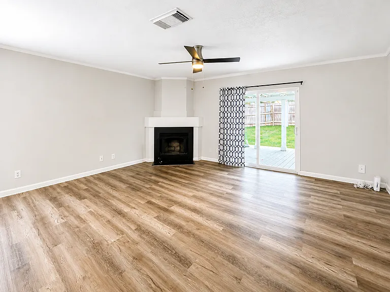 7434 Radford Trl — Photo 4