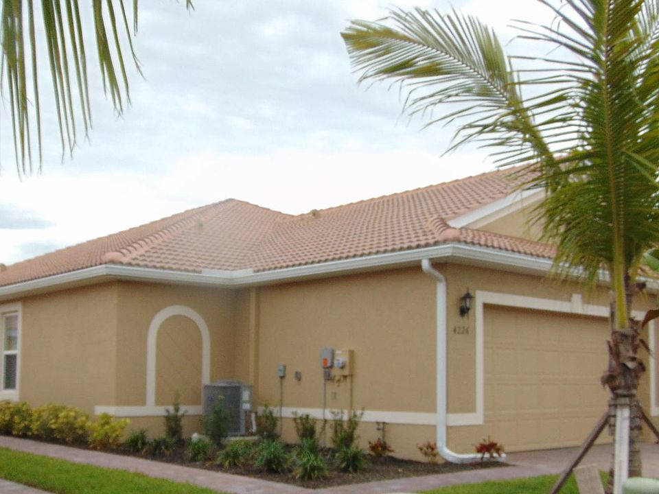 Front view of home