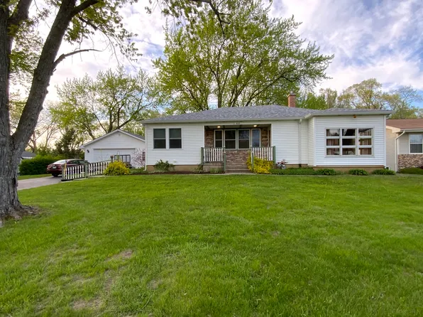 420 Channel Dr, Island Lake, IL 60042