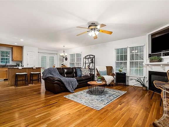 5th image of 2572 Butterwood Cir