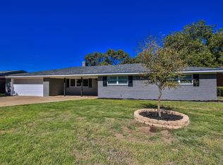 107 Tanglewood Ln, Levelland, TX 79336