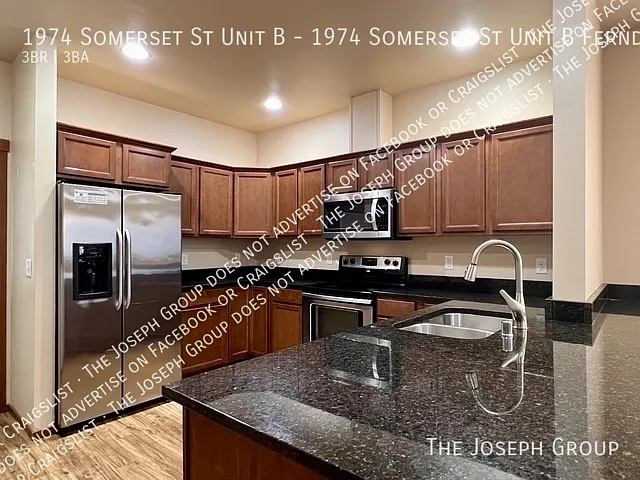 1974 Somerset St #B — Photo 3