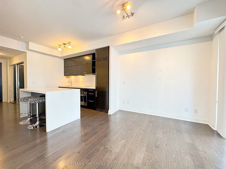 1080 Bay St #909 — Photo 5