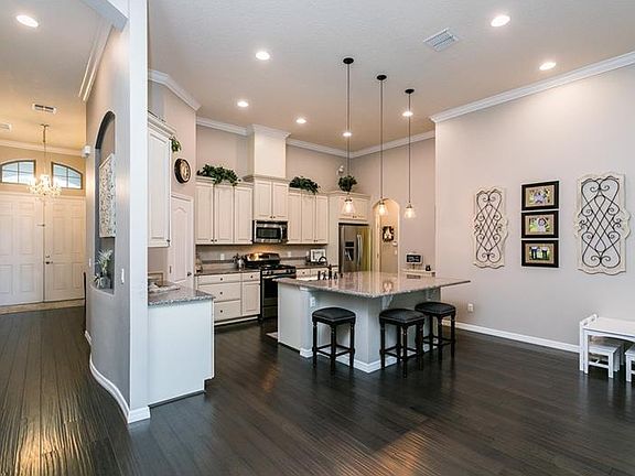 4th image of 882 Sherbourne Cir