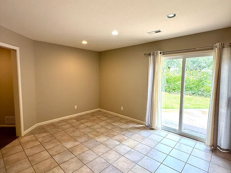 3601 Chapel Hill Rd — Photo 9