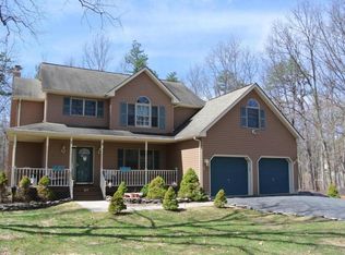 217 Swartsburo Dr, Tamiment, PA 18371
