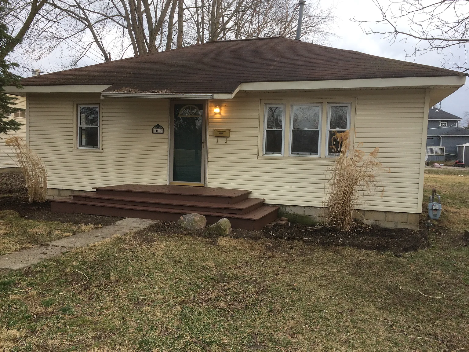 1017 Oak Grove Ave photo 1