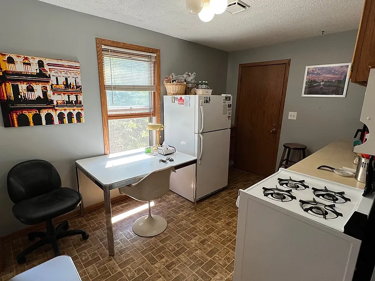 Kitchen (+backdoor/entry pictured)
