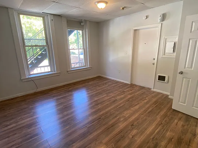 81 W Main St — Photo 27