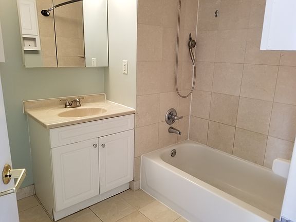 4th image of 100 Old Palisade Rd APT 702