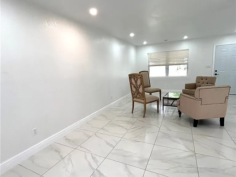 121 E 3rd St — Photo 3