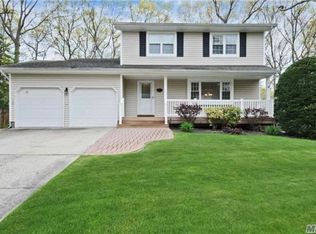 4 Marfo Ln, Centereach, NY 11720