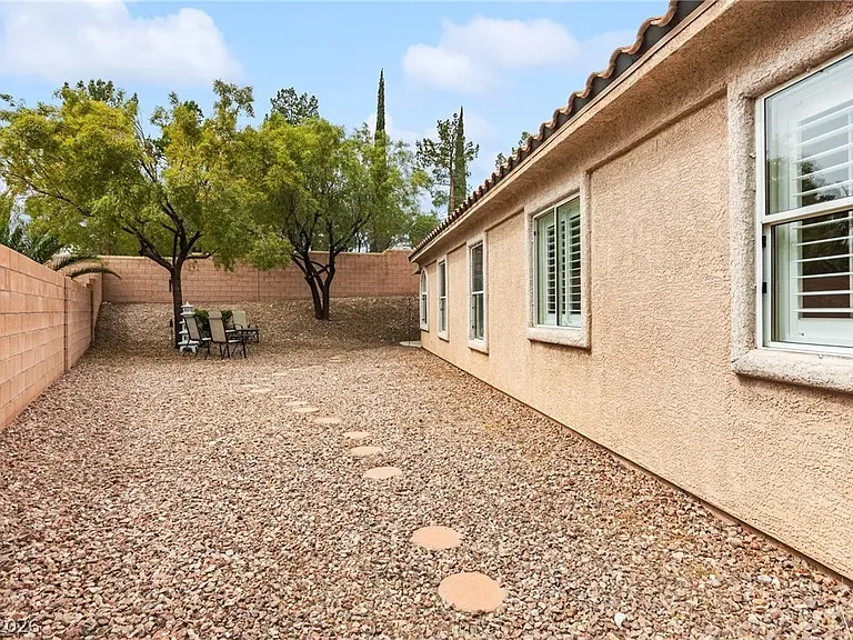 477 Annotto Bay St — Photo 8