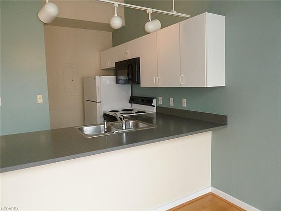 3rd image of 750 Prospect Ave E APT 606