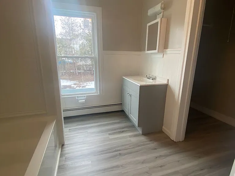 142 N Mechanic St — Photo 23