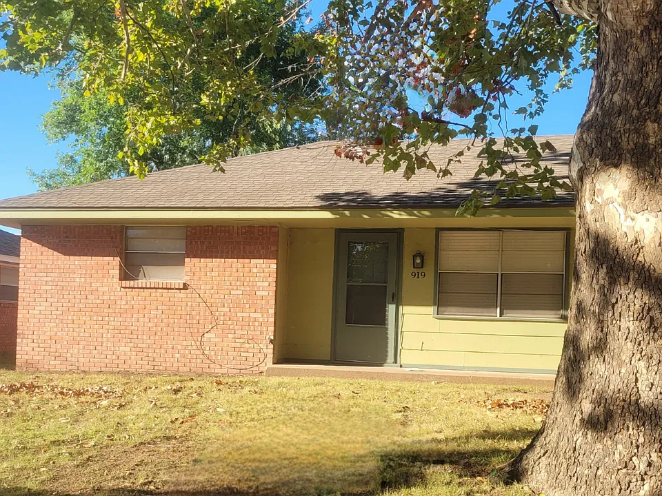 919 Deonne Cir #921