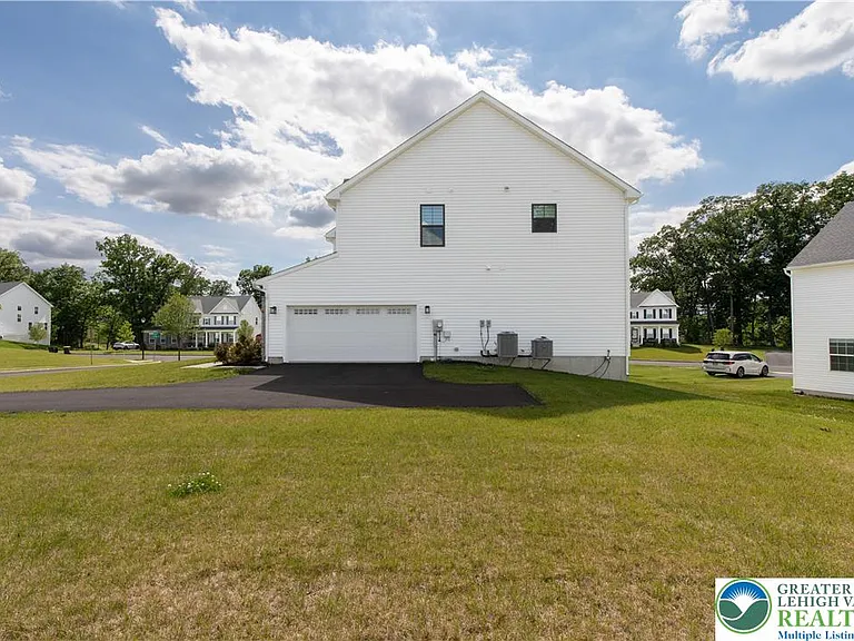 8548 Lafayette Ln — Photo 10
