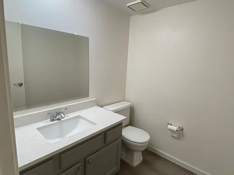 219 Meadow Ct #B — Photo 5