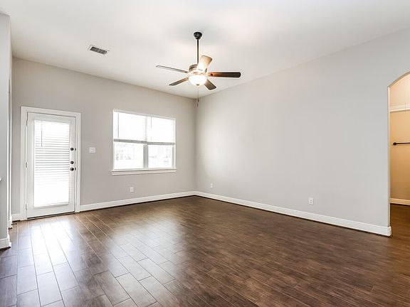 3rd image of 28618 Champion Oaks Dr