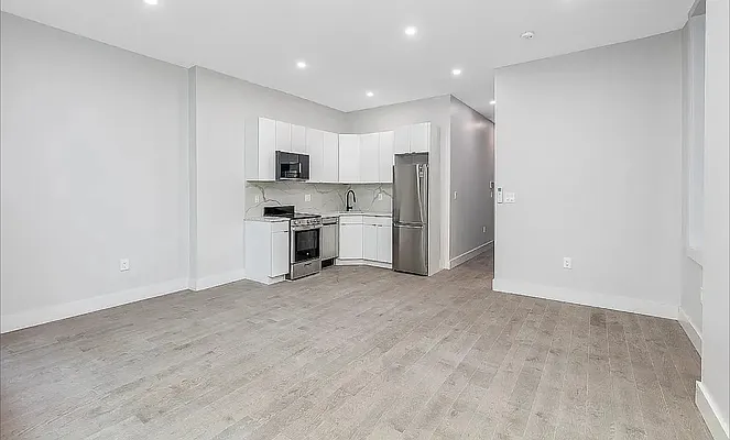 Rented by REAL New York | media 21