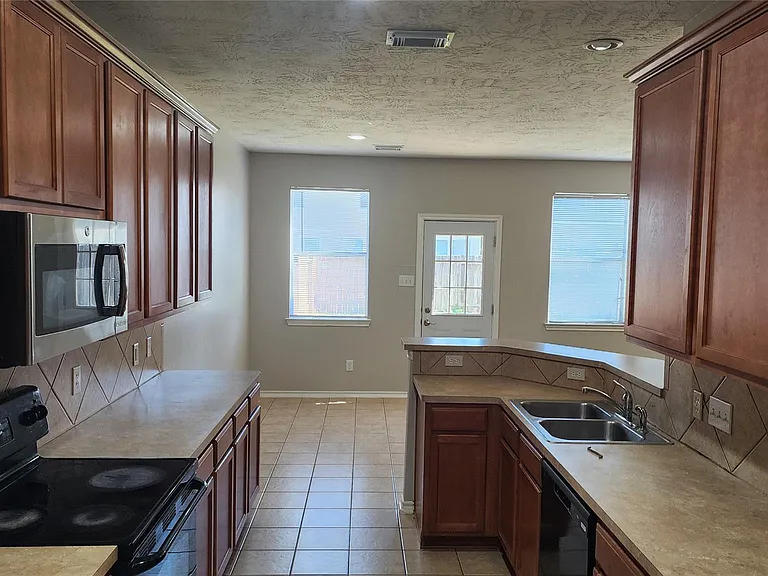 11428 Hackmatack Way — Photo 8