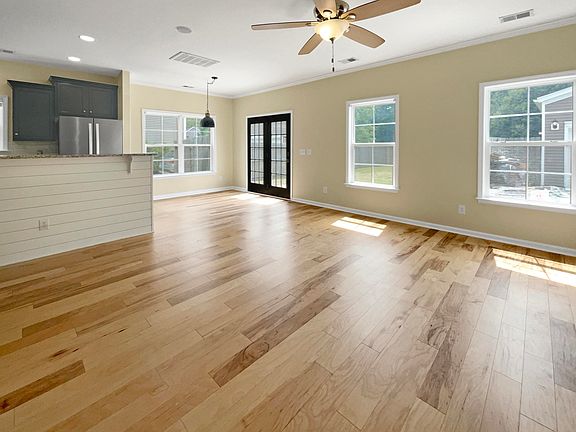 3rd image of 1508 Thoroughbred Blvd
