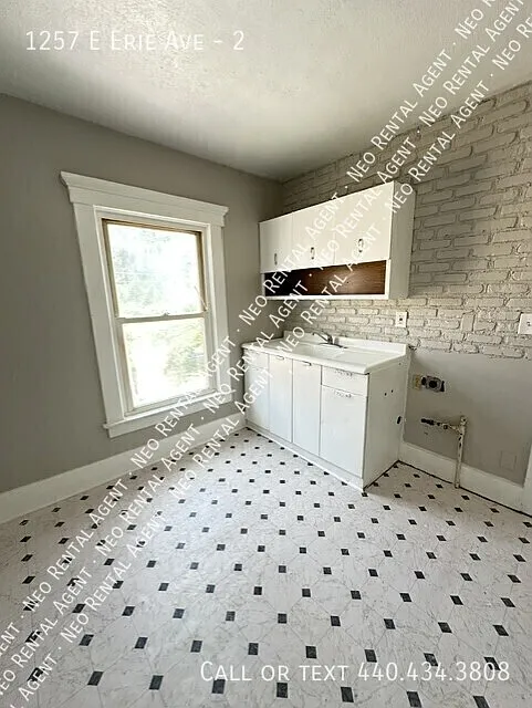 Lorain -2 Bedroom — Photo 2