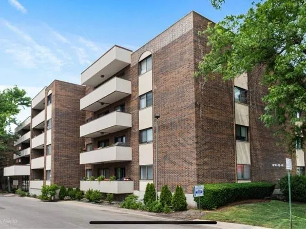 9240 Gross Point Rd #A310, Skokie, IL 60077