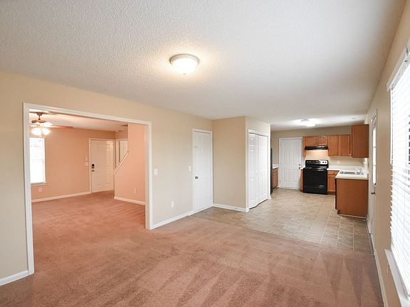 2nd image of 169 Mayflower Cres
