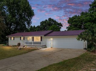 5220 Rockway Dr, Columbiaville, MI 48421