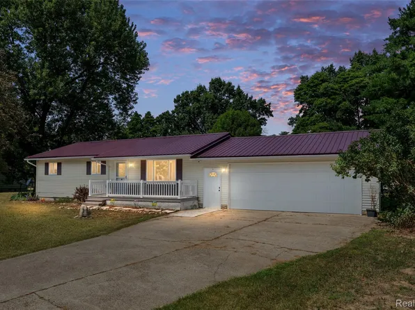 5220 Rockway Dr, Columbiaville, MI 48421