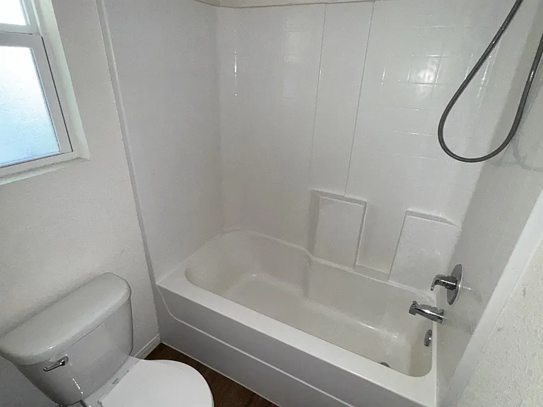 221 Gibson St #B — Photo 12