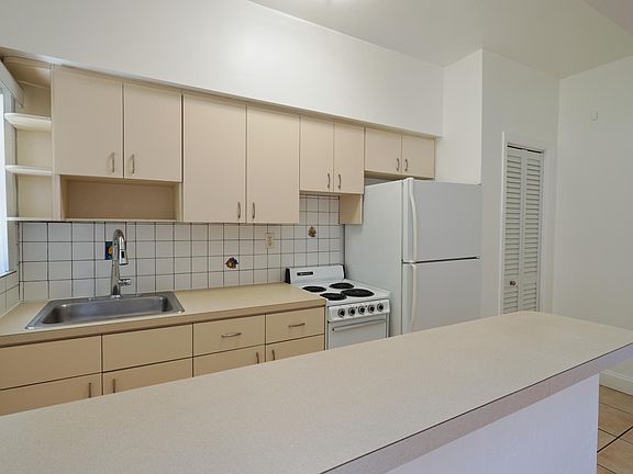 4th image of 26 Madeira Ave APT 1