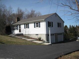 43 Holly Hill Dr, Uncasville, CT 06382