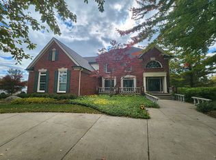 4114 Oak Tree Cir, Rochester, MI 48306