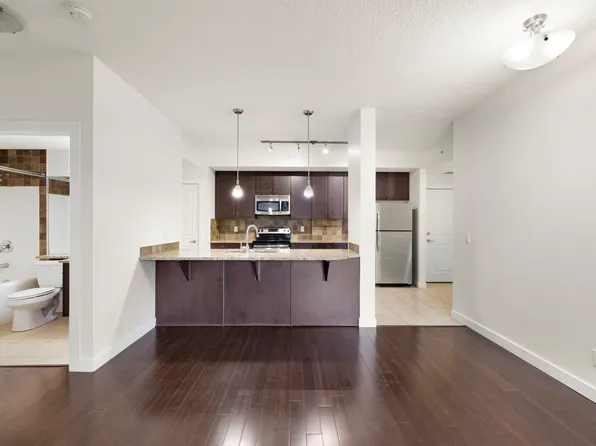 108 25th Ave SW #401, Calgary, AB T2S 0K9